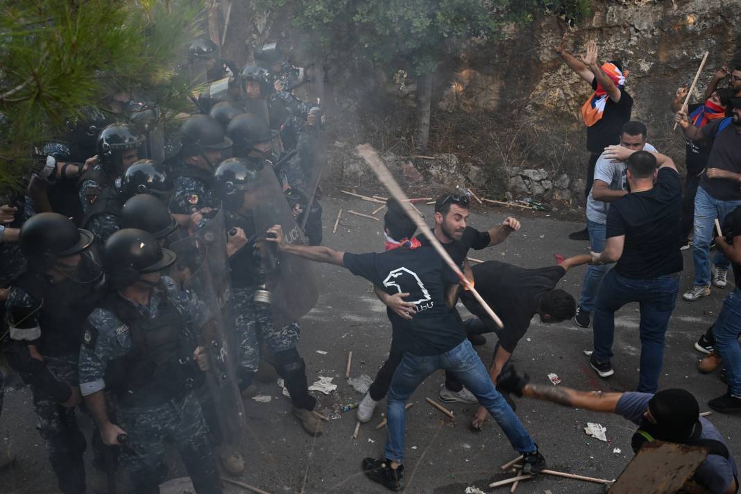 Lübnan'da büyükelçiliğe saldıran Ermeniler polisle çatıştı 12